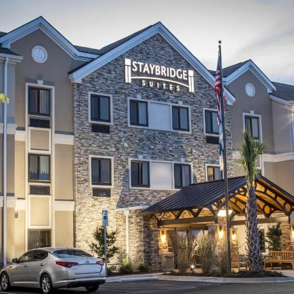 Staybridge Suites North Jacksonville, an IHG Hotel, готель у місті Джексонвілл