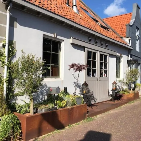 B&B with or without De Schuur, hotelli kohteessa Zierikzee