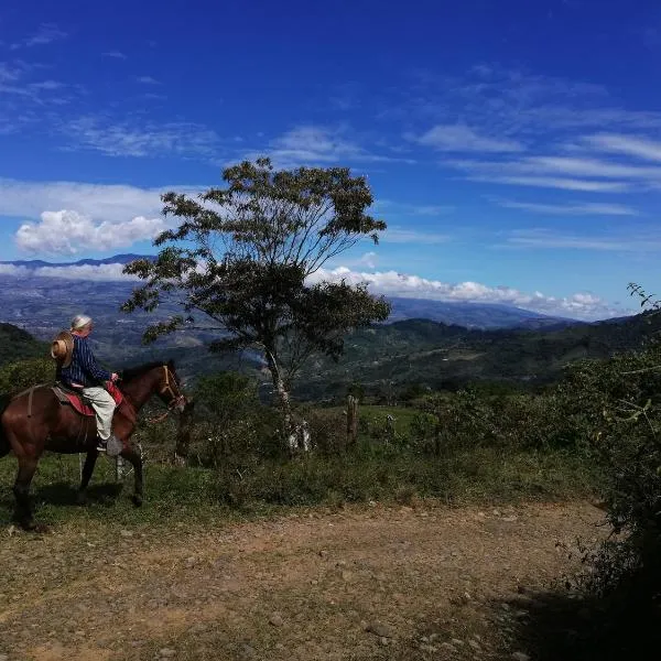 Finca Queveri, hotel a Orosí