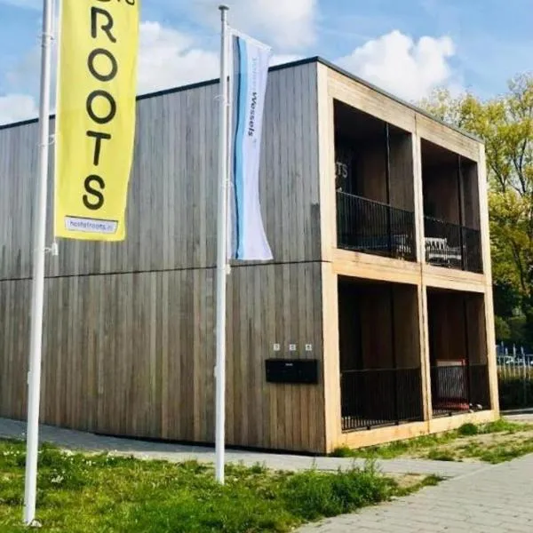 ROOTS Tiny House, хотел в Тилбург