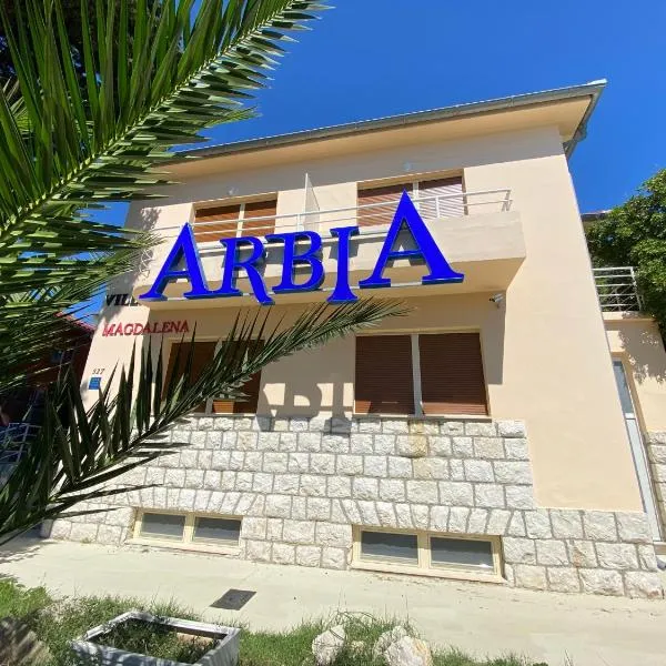 Villas Arbia - Magdalena by the Beach، فندق في راب