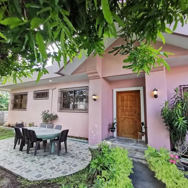 Magayon Pink House, hotel di Legazpi