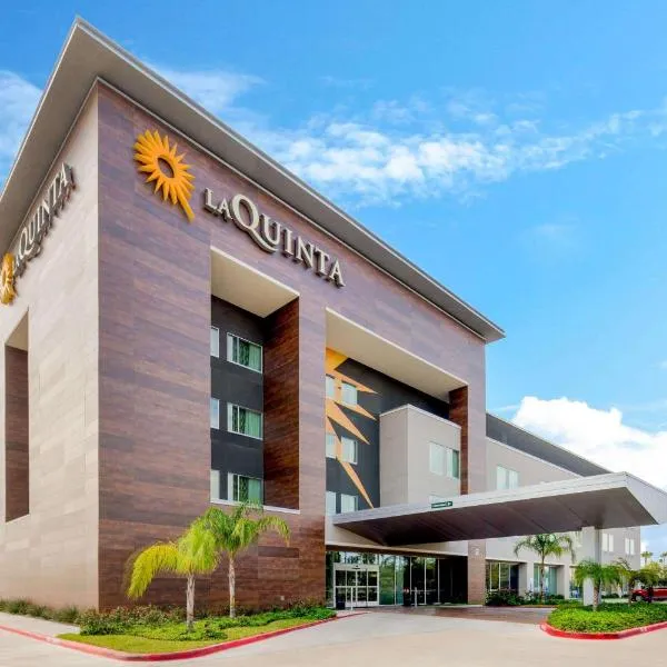 La Quinta by Wyndham McAllen Convention Center، فندق في ماكالين