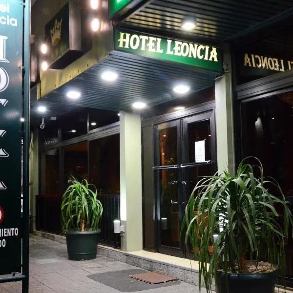 Hotel Leoncia, hotel v mestu Santa Ana