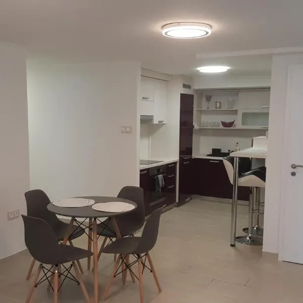 Orhidea Szuterén Apartman, hotell i Győr