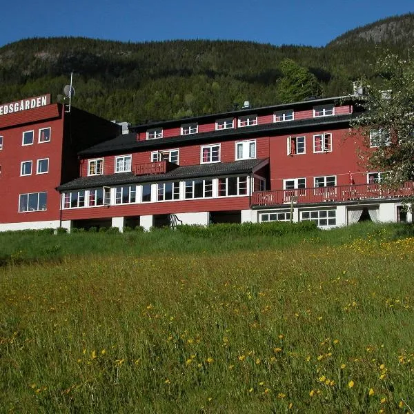 Smedsgården Hotel، فندق في نيسبين