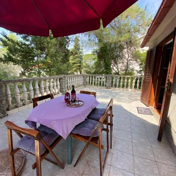 Rustic Holiday Home - Artatore, hotel di Mali Lošinj