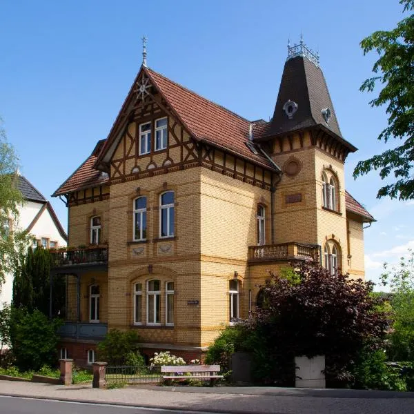 Ferienwohnung Hufelandstern bis 7 Personen - mit E-Ladesäule!: Bad Wildungen şehrinde bir otel