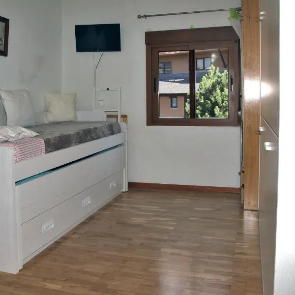 Apartamento en Baqueira a 100 metros de la telecabina, hôtel à Baqueira-Beret