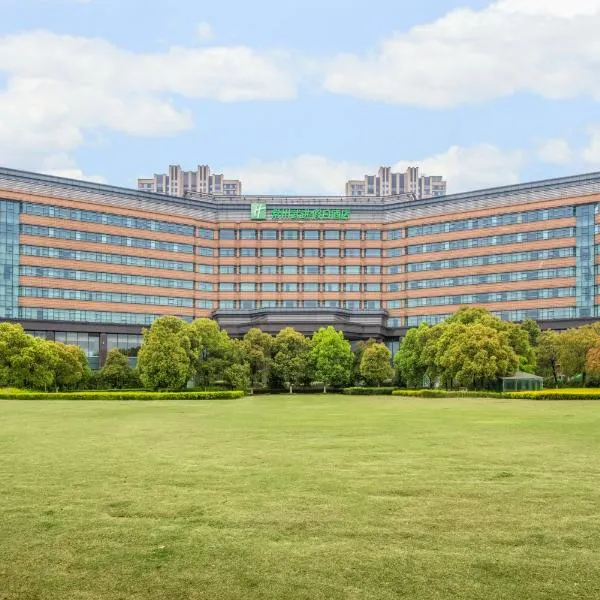 Holiday Inn Changzhou Wujin, an IHG Hotel: Changzhou şehrinde bir otel