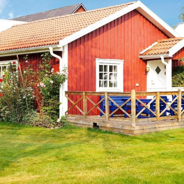 One-Bedroom Holiday home in Hjältevad, hotel di Ingatorp