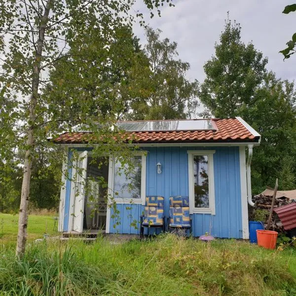 Gäststuga i vacker natur, bastu, bubbelpool sommartid och gratis parkering, guesthouse with nice view with sauna and free parking close to Dalsjöfors and fishing, хотел в Бурос