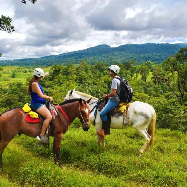 Cabinas Río Celeste La Amistad, hotel v destinaci El Achiote