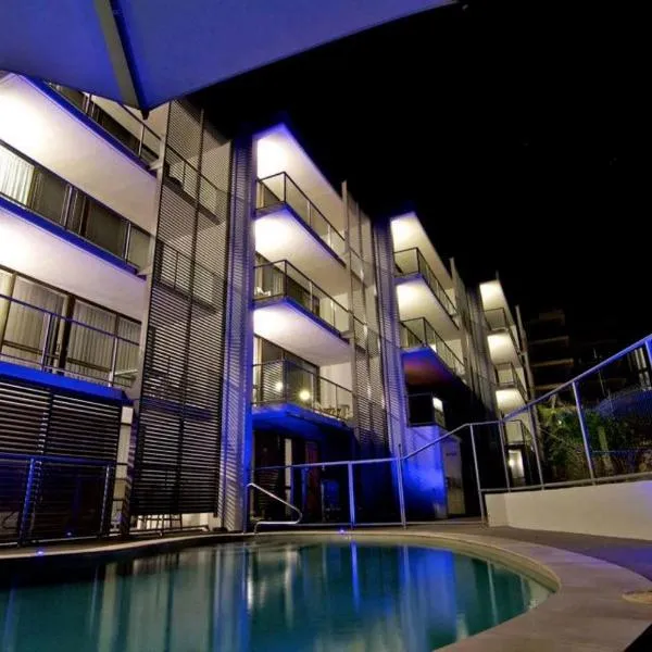 Merrima Court Holidays, hótel í Caloundra