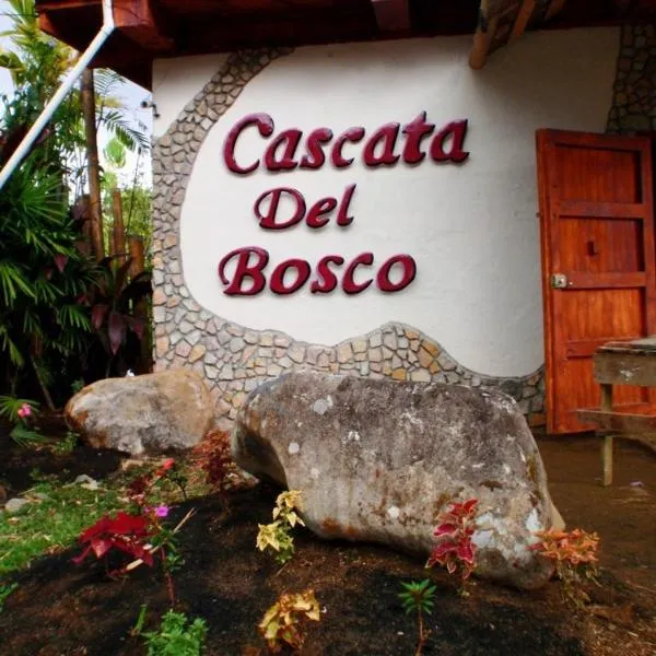 Cascata Del Bosco Cabinas, отель в городе Guácimo