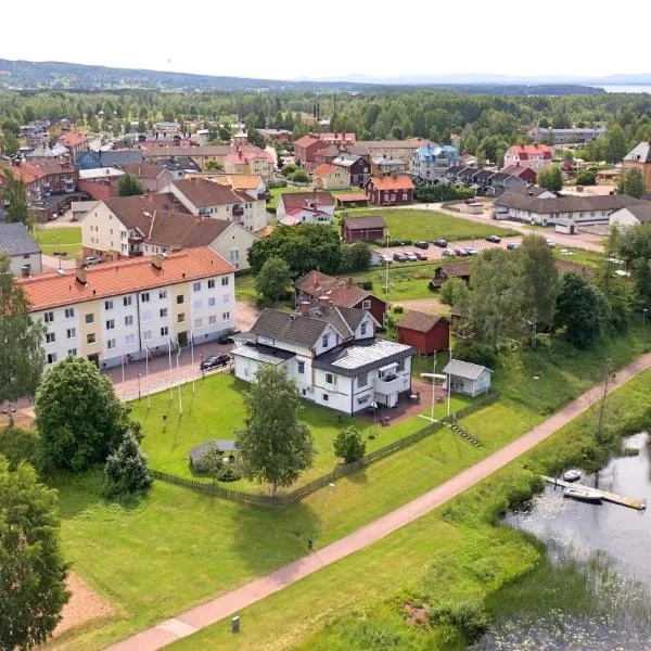 Hotell Strandvillan B&B, hotel din Våmhus