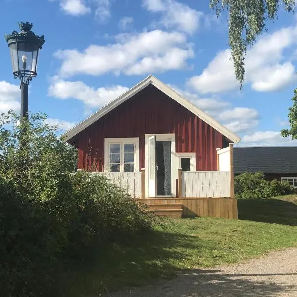 Nice holiday house at horse farm with lake and sauna, hotel en Gnesta