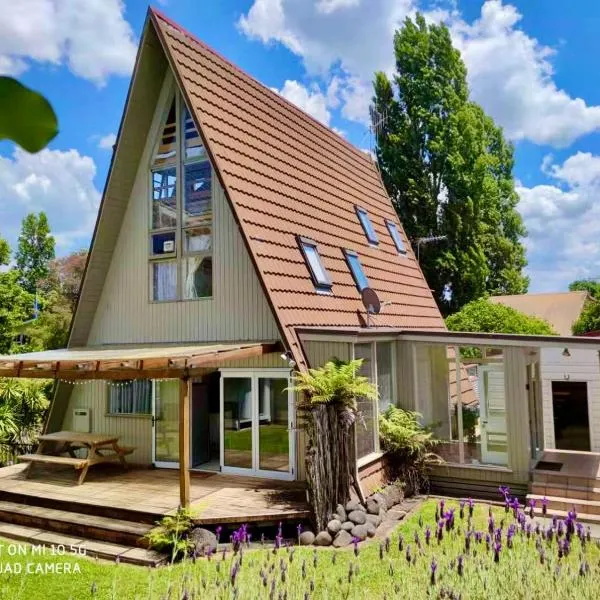 the Wooden A-frame in Hamilton, hotel a Hamilton