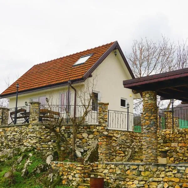 Вила Перуле Villa Perule - Handmade cozy wooden villa in the Rhodope mountain, מלון בזלאטוגרד