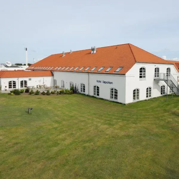 Hotel Søparken: Brønderslev şehrinde bir otel