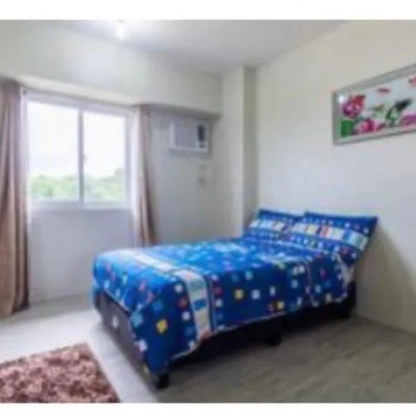 Staycation condo with pool near SM Tungko, Bulacan, hotell i Mangangpico