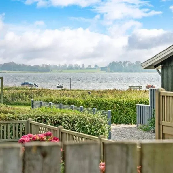 Dejlig feriebolig med havudsigt i naturskønt område, hotel di Odense