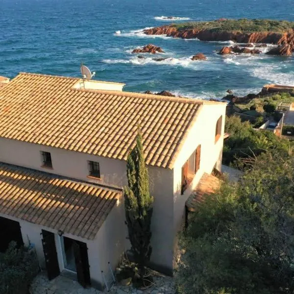 Waterfront House With Sea View, hotel em Saint-Raphaël