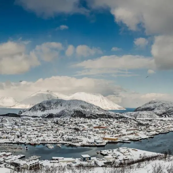 På Hjørnet Gjestehus, готель у місті Skjervøy