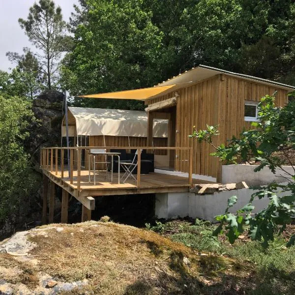 Glamping Cabana nas arvores, hôtel à Ponte da Barca