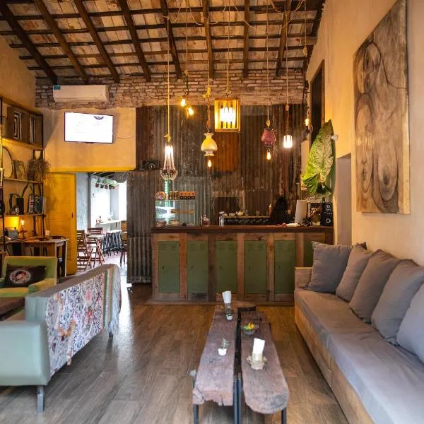 Pura Vida Mae Hostel，Mundo Nuevo的飯店