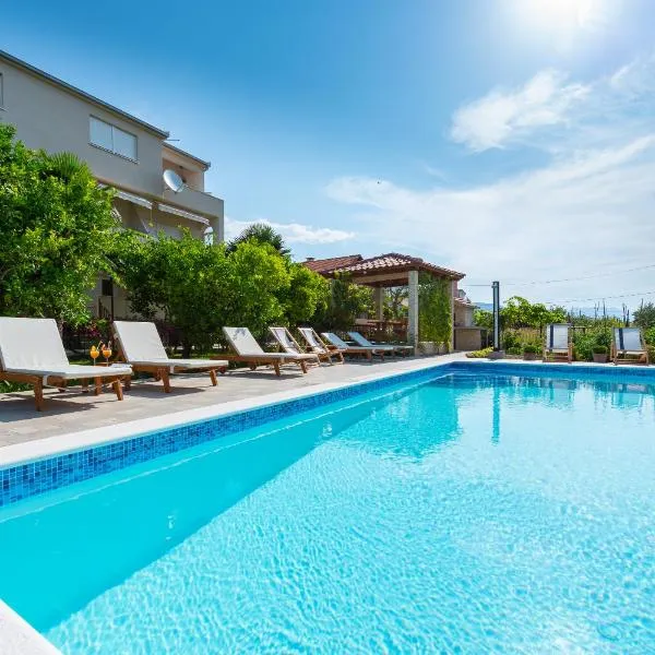 Villa Apartments Duje, hotell sihtkohas Kaštela