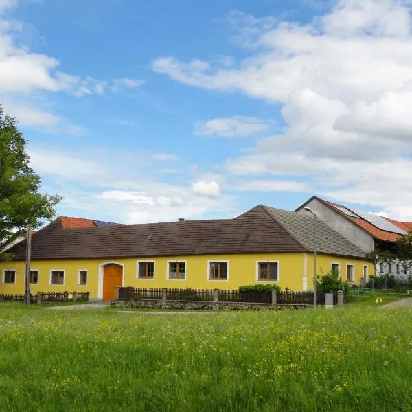 Biohof Weissensteiner, hotel en Zwettl