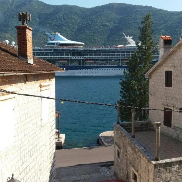 Apartment Rosić, hotell i Perast