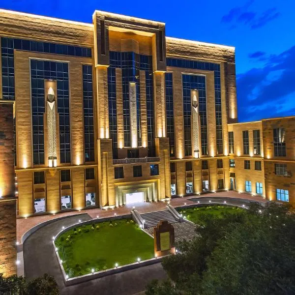 Ani Grand Hotel Yerevan, hotel di Jrvezh