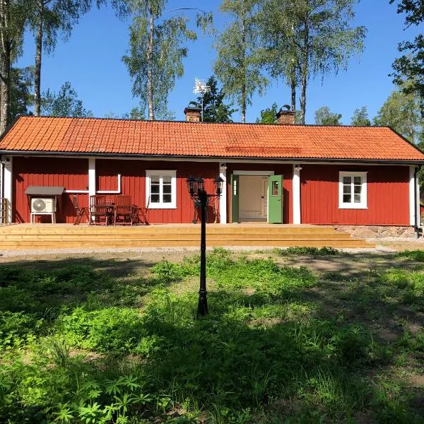 Nedanby | Cottage | Idyllic location | Porch | Grill: Norrtälje şehrinde bir otel