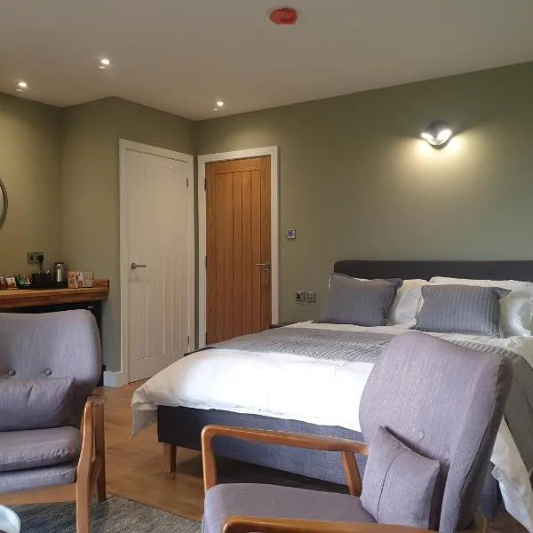 Open acres accommodation and airport parking, hotel Bristolban