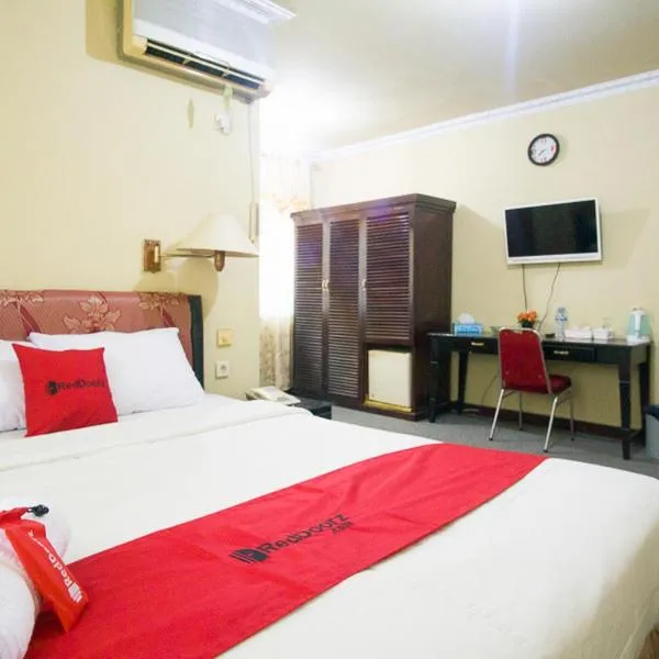 RedDoorz plus near Pelabuhan Bitung – hotel w mieście Airtembago