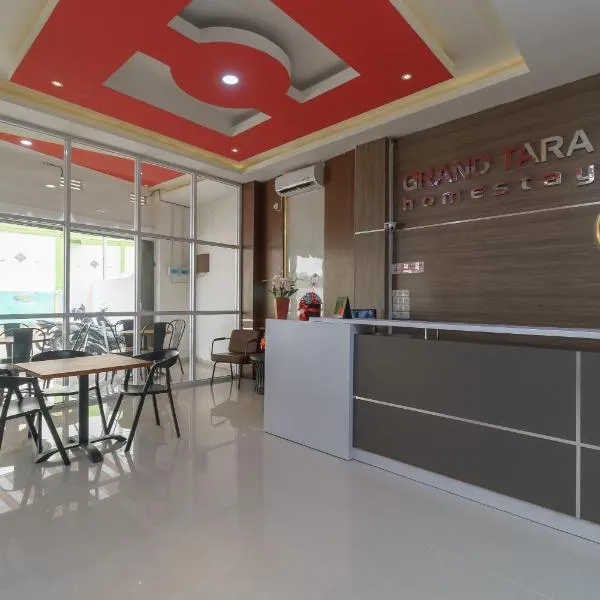 RedDoorz Plus at Grand Tara Homestay Palembang, hotel sa Kenten