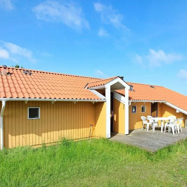 8 person holiday home in Oksb l, hotel v destinácii Vejers Strand