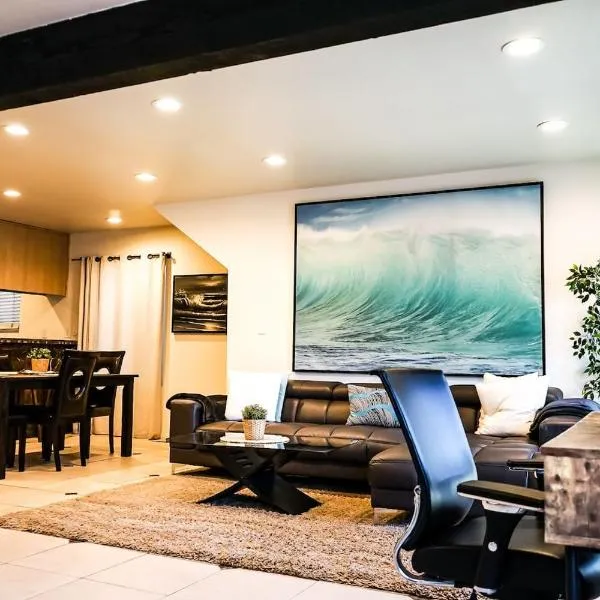 Newport Beach House 1 blk to beach and 25 min to Disney, khách sạn ở Newport Beach