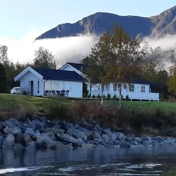 feriehus ved sjøen, hotel v mestu Molde