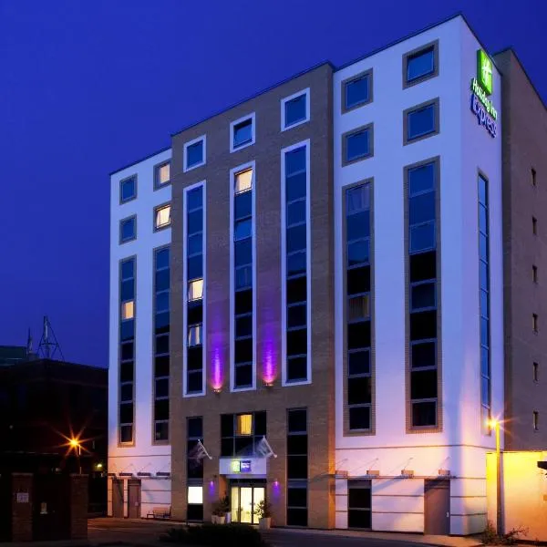 Holiday Inn Express London - Watford Junction, an IHG Hotel، فندق في واتفورد