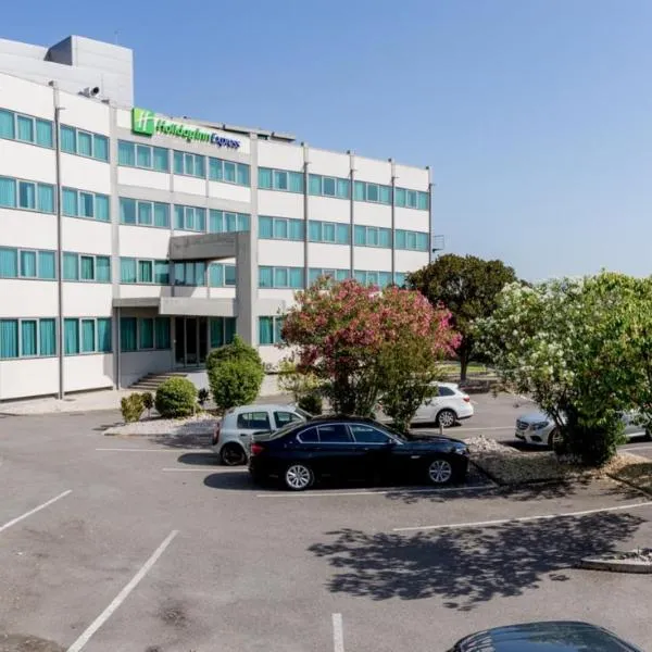 Viesnīca Holiday Inn Express Lisbon Airport, an IHG Hotel Lisabonā