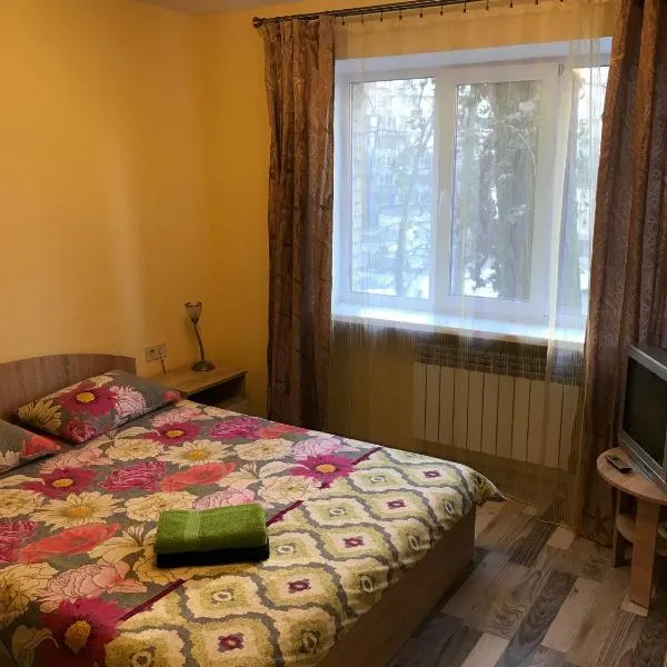 Киев сдам посуточно ул Доброхотова 28 Daily rent Kyiv st Dobrokhotova 28, hotelli kohteessa Irpin