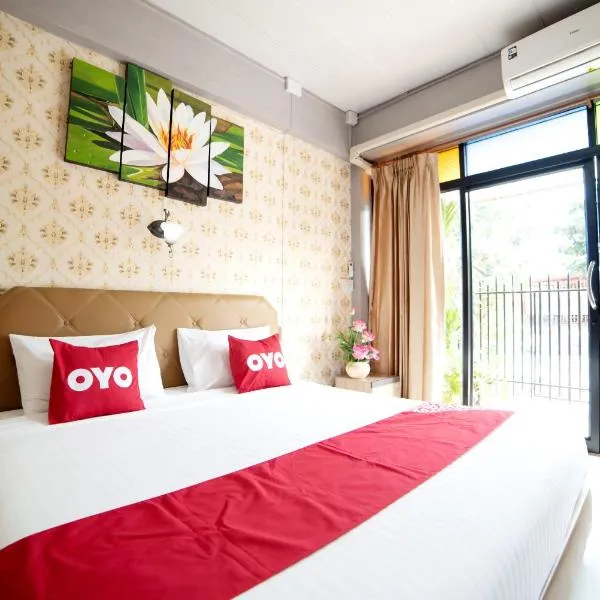 OYO 465 Krung Kao Traveller Lodge, hotel em Phra Nakhon Si Ayutthaya