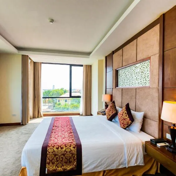 Muong Thanh Holiday Quang Binh Hotel, hótel í Ðồng Hới