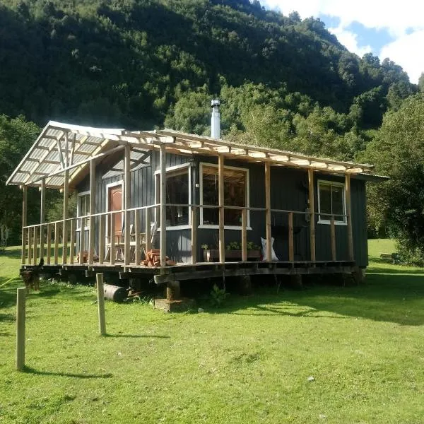 Cabaña Río Cochamó, hotell i Puelo