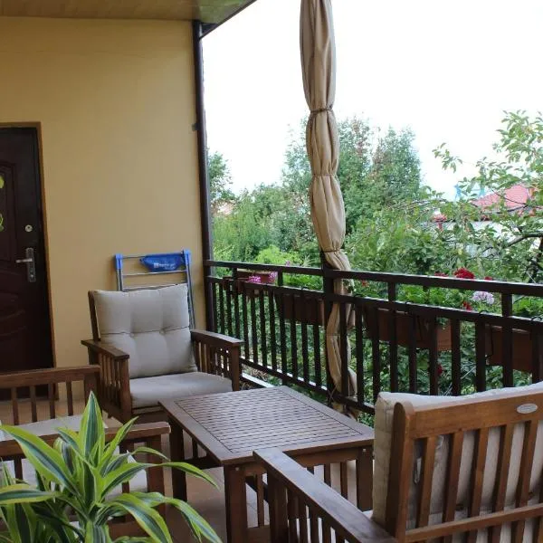 Tinikos Guest House โรงแรมในเทลาวี