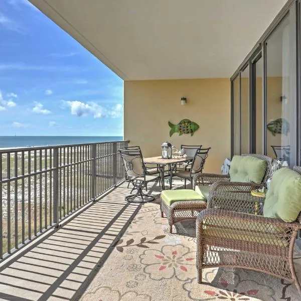 Beachfront Bliss on Dauphin Island with Pool Access! โรงแรมในดอฟินไอแลนด์