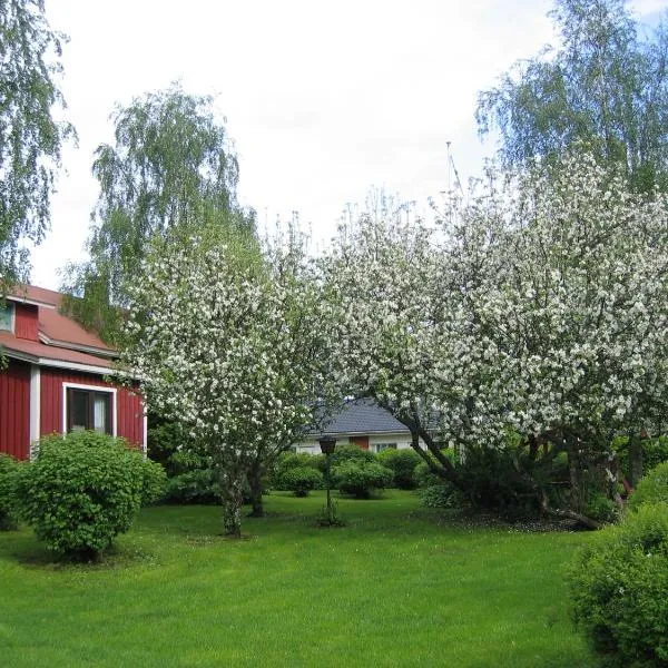 Huoneisto omenapuiden katveessa, hotel a Kankaanpää